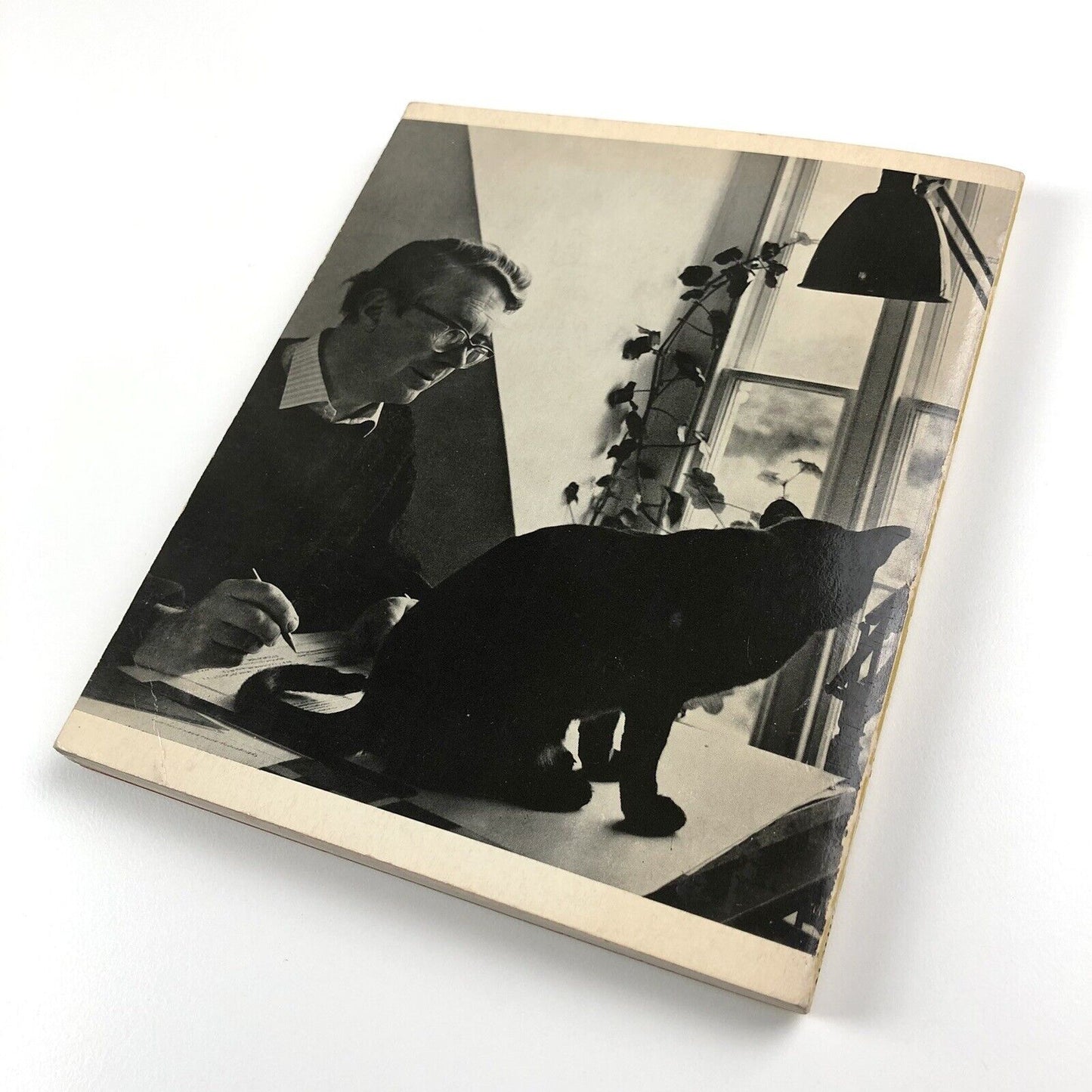 Typography Basic Principles. Influences and trends since the 19th century revised edition by John Lewis | Studio Vista, 1967
