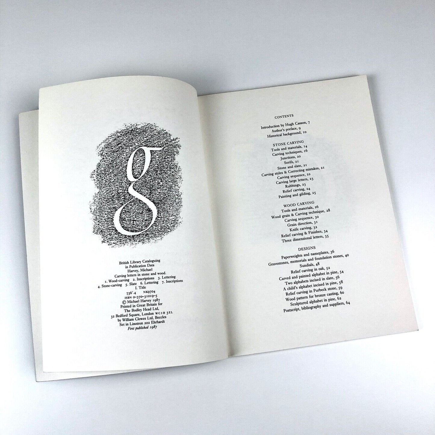Carving Letters in Stone & Wood by Michael Harvey introduction by Hugh Casson | The Bodley Head, 1987
