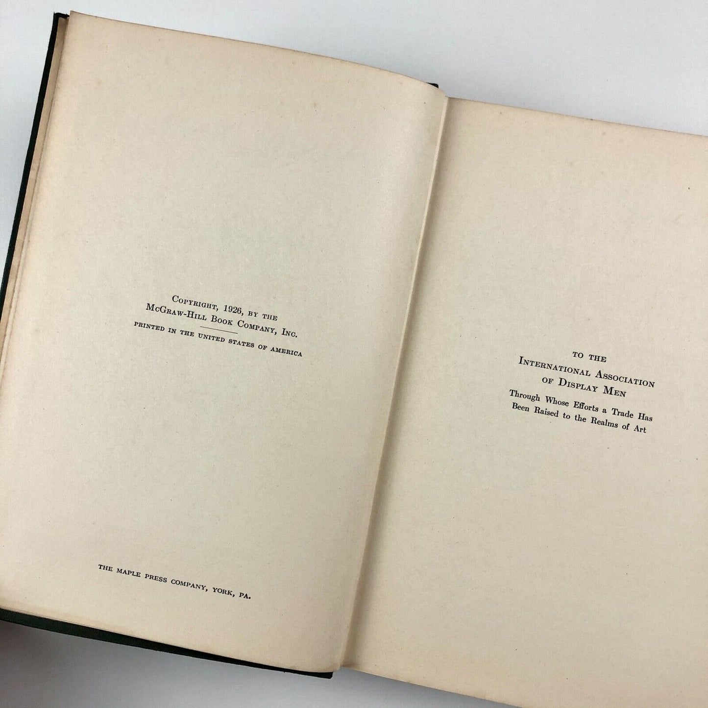 Handbook of Window Display, William Nelson Taft | 1st Edition 2nd Impression, McGraw-Hill Book Company, New York, 1926
