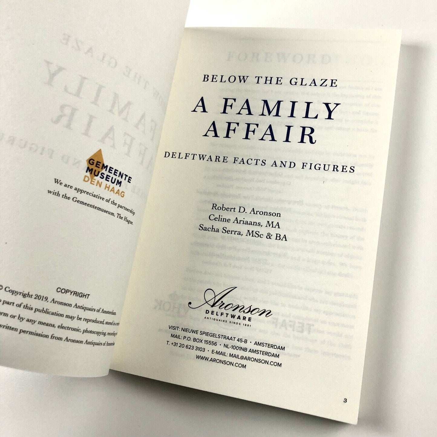 Below the glaze. A family affair. Delftware facts and figures | Robert D. Aronson, Celine Ariaans, Sacha Serra | Aronson Delftware, 2019