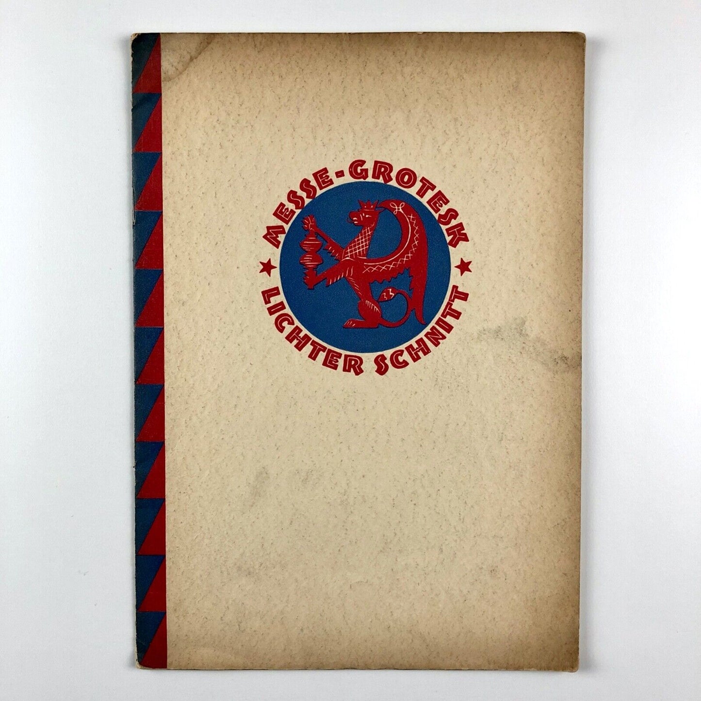 Messe Grotesk Lichter Schnitt. Actiongesellschaft für Schriftgiesserei und Maschinenbau Offenbach Am Main type specimen booklet | design by Albert Auspurg c.1927
