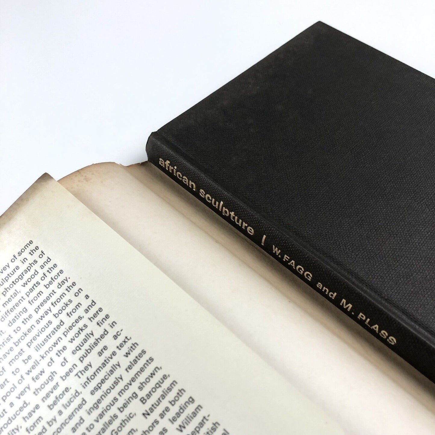 African sculpture. An anthology by William Fagg and Margaret Plass | Dutton Vista Picturebook, 1964