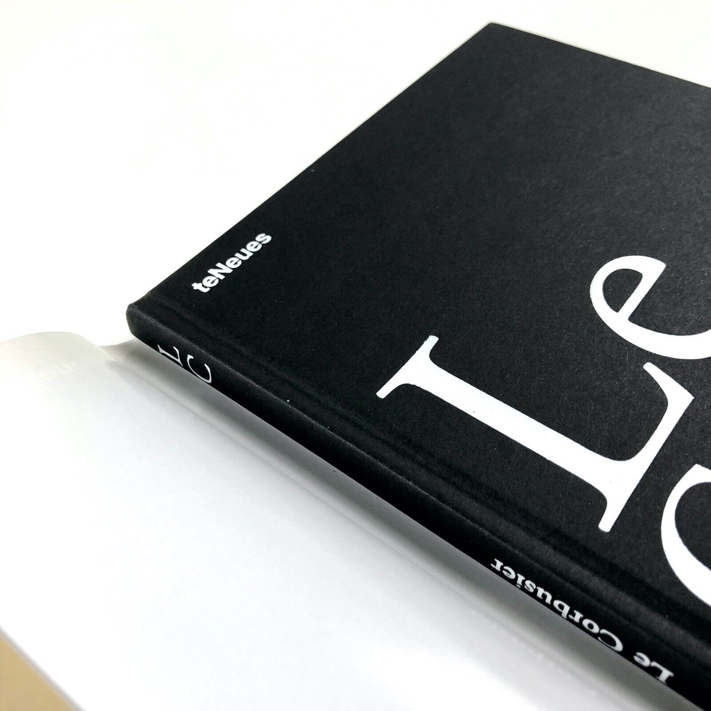 Le Corbusier | Edited by Paco Asensio | teNeues / LOFT Publications, 2003