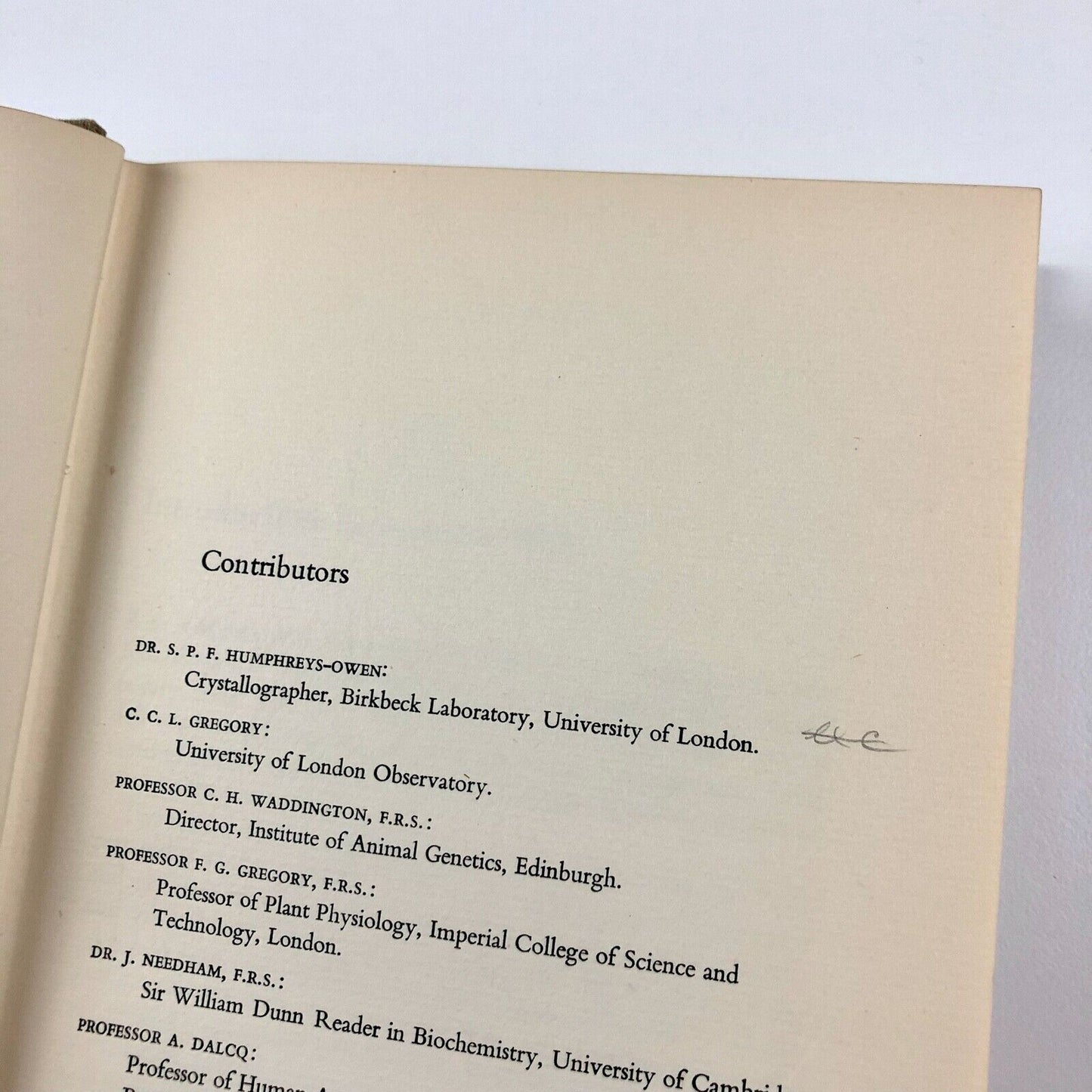 Aspects of Form. A Symposium on Form in Nature and Art edited by Lancelot Law Whyte. Preface by Herbert Read to accompany the exhibition Growth and Form at ICA (Institute of Contemporary Art) | Lund Humphries, 1951