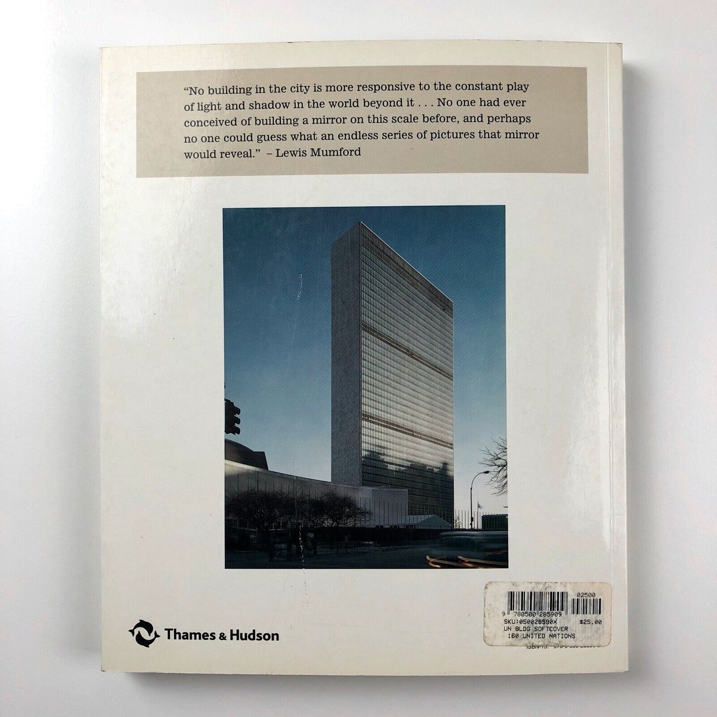 The U.N. Building photographs by Ben Murphy. Essay by Aaron Betsky 2005