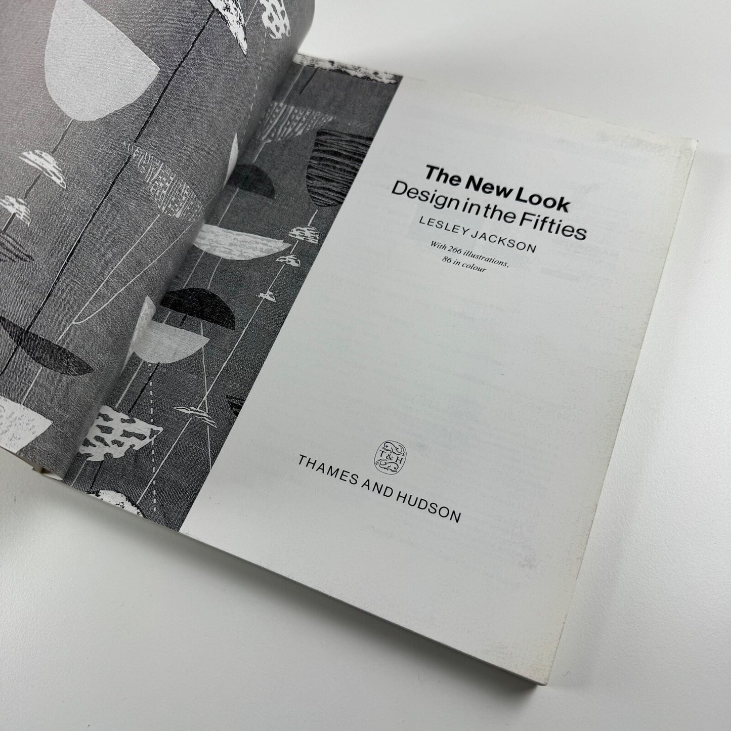 The New Look. Design in the Fifties by Lesley Jackson gallery guide and book