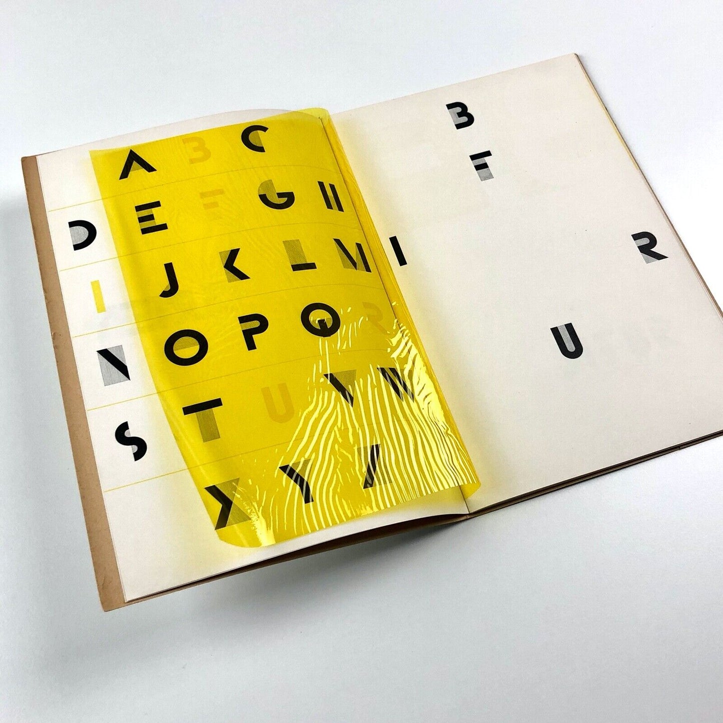 Bifur font – type specimen brochure | Fonderies Deberny Peignot, 1929 Cassandre