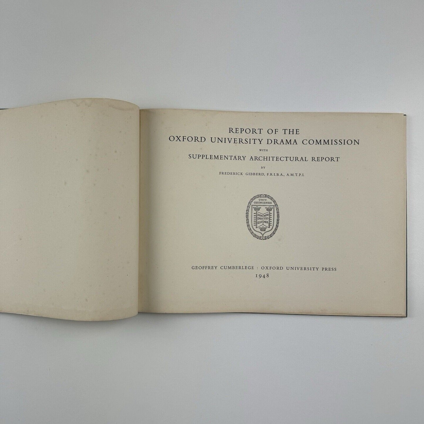 Report of the Oxford University Drama Commission with supplementary architectural report by Frederick Gibberd | Oxford University Press, 1948