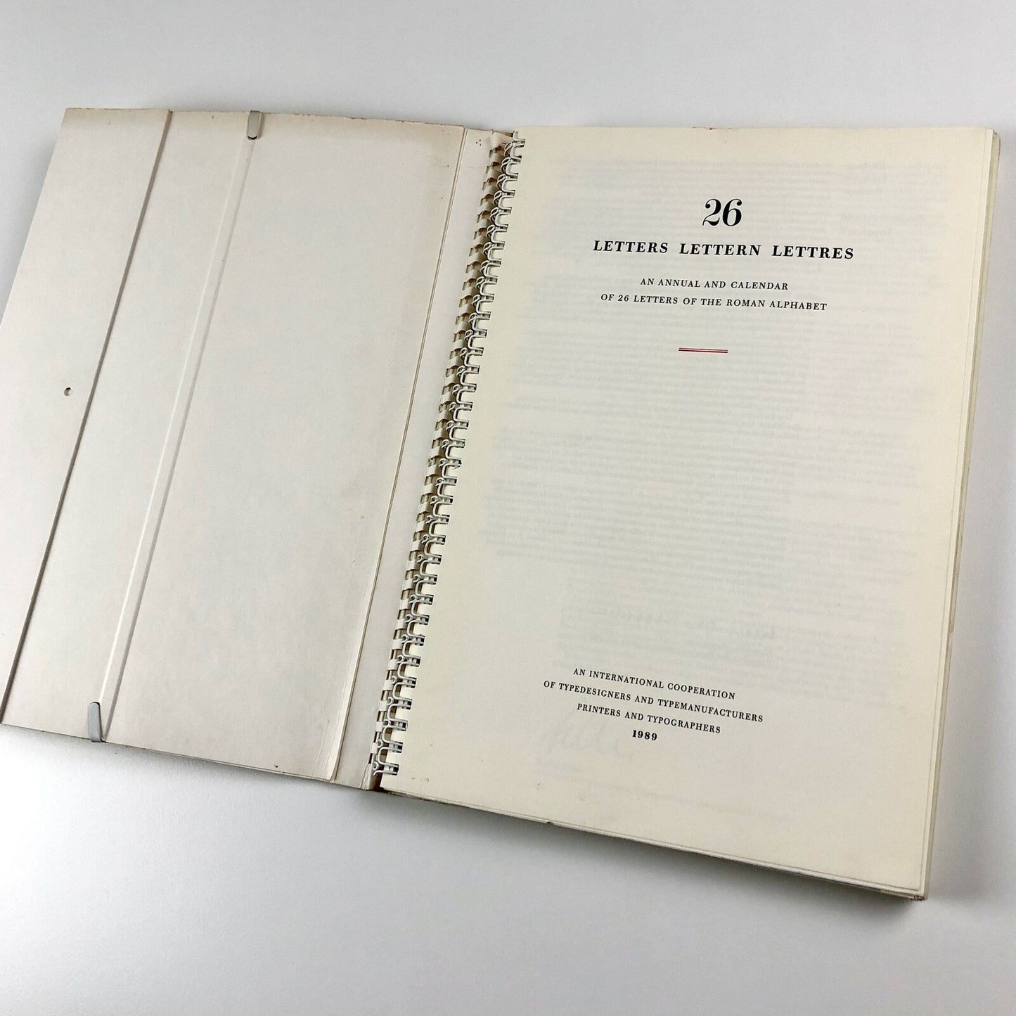 26 Letters / Letters / Lettres | 1989 wire-bound calendar ATypI | Bundesverbandes