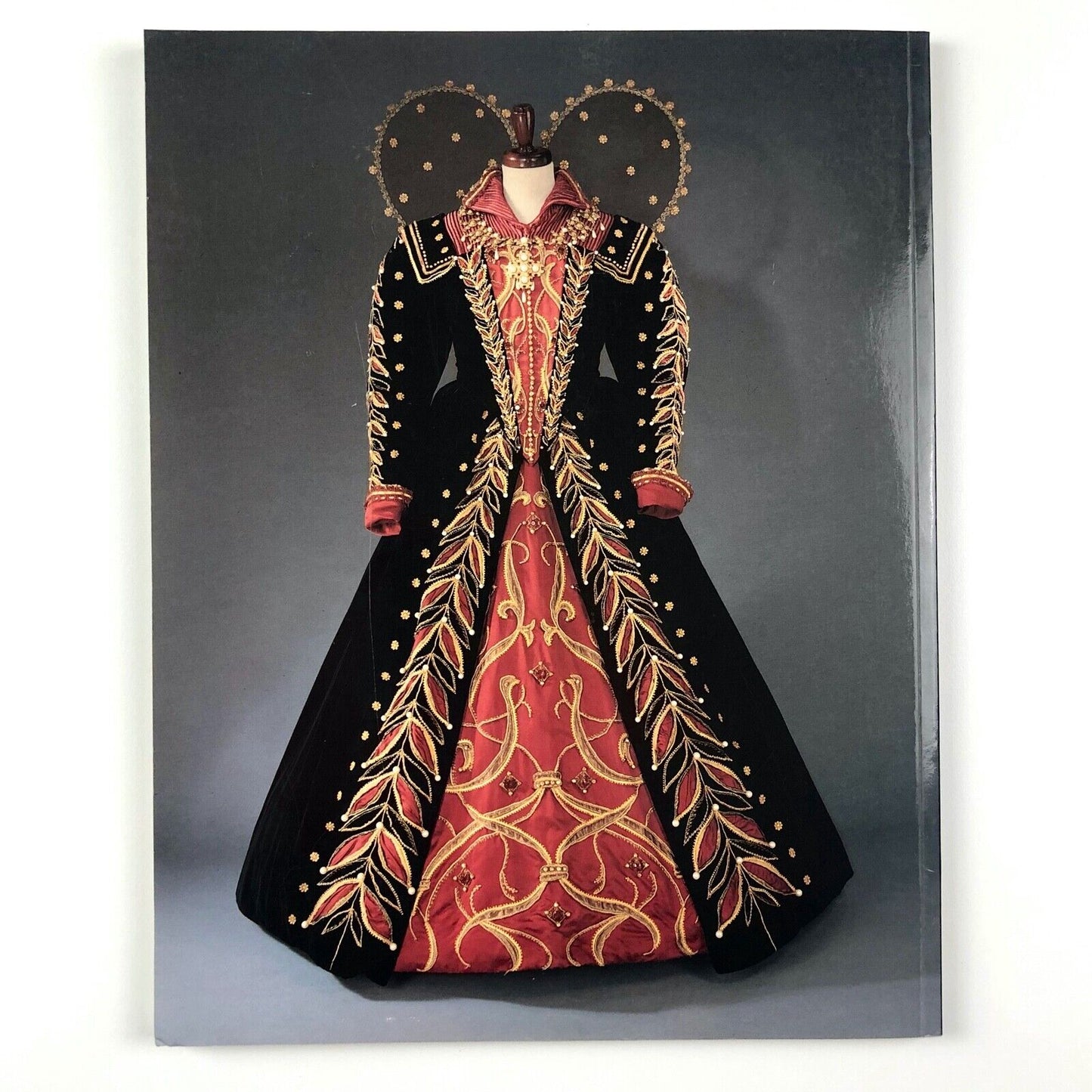 Costumes, Music and Opera... Dame Joan Sutherland/Richard Bonynge | Sotheby's catalogue, 1995
