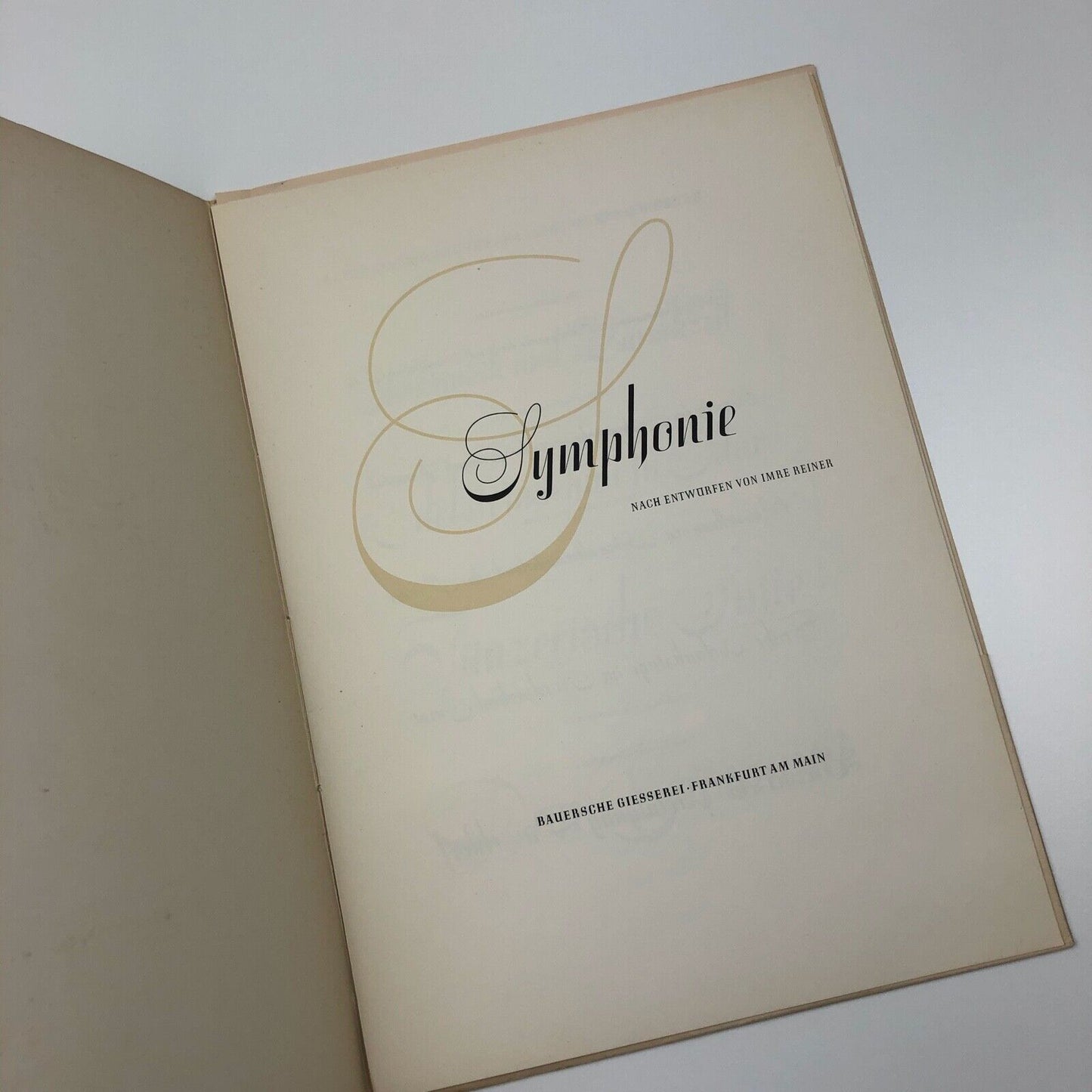 Symphonie | Nach Entwüfen von Imre Reiner | Bauersche Giesserei | Type specimen folder and inserts