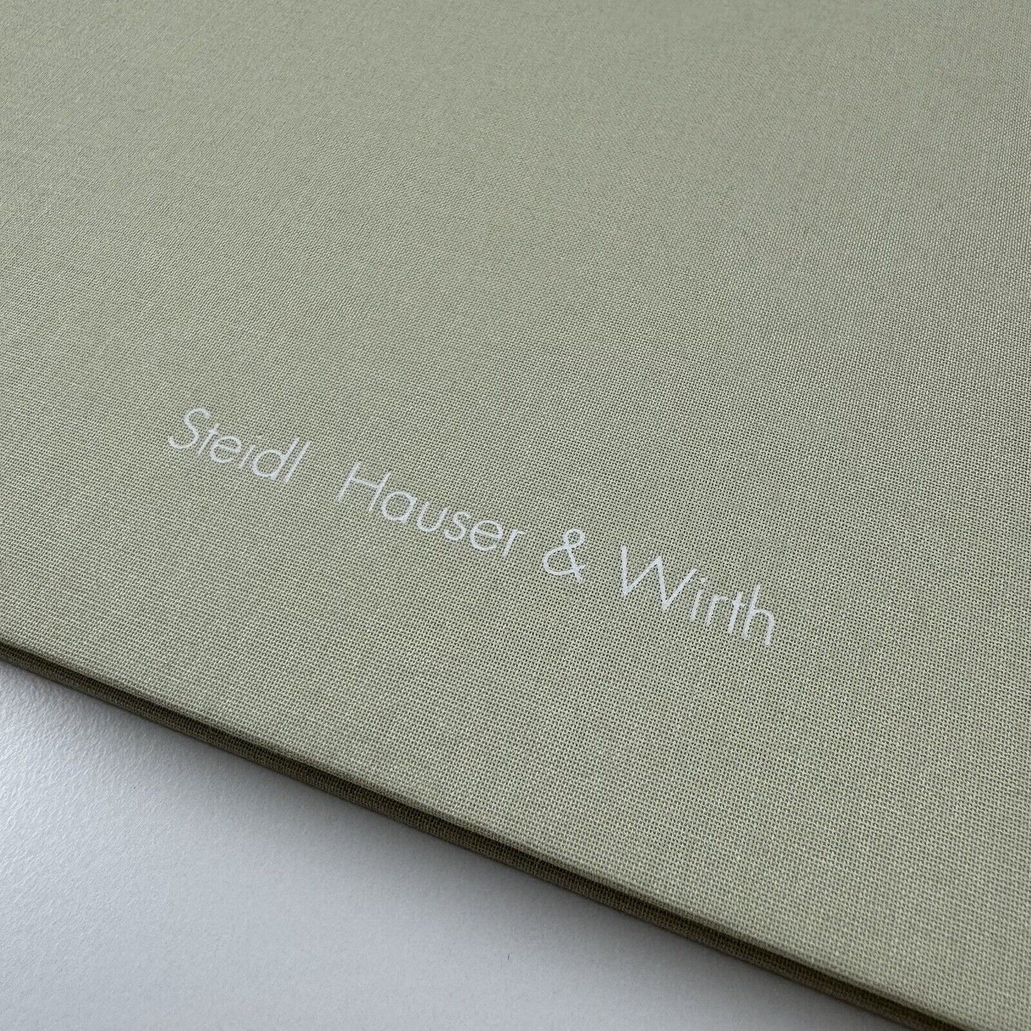 Bird. Roni Horn catalogue | Steidl Hauser & Wirth, London 2008