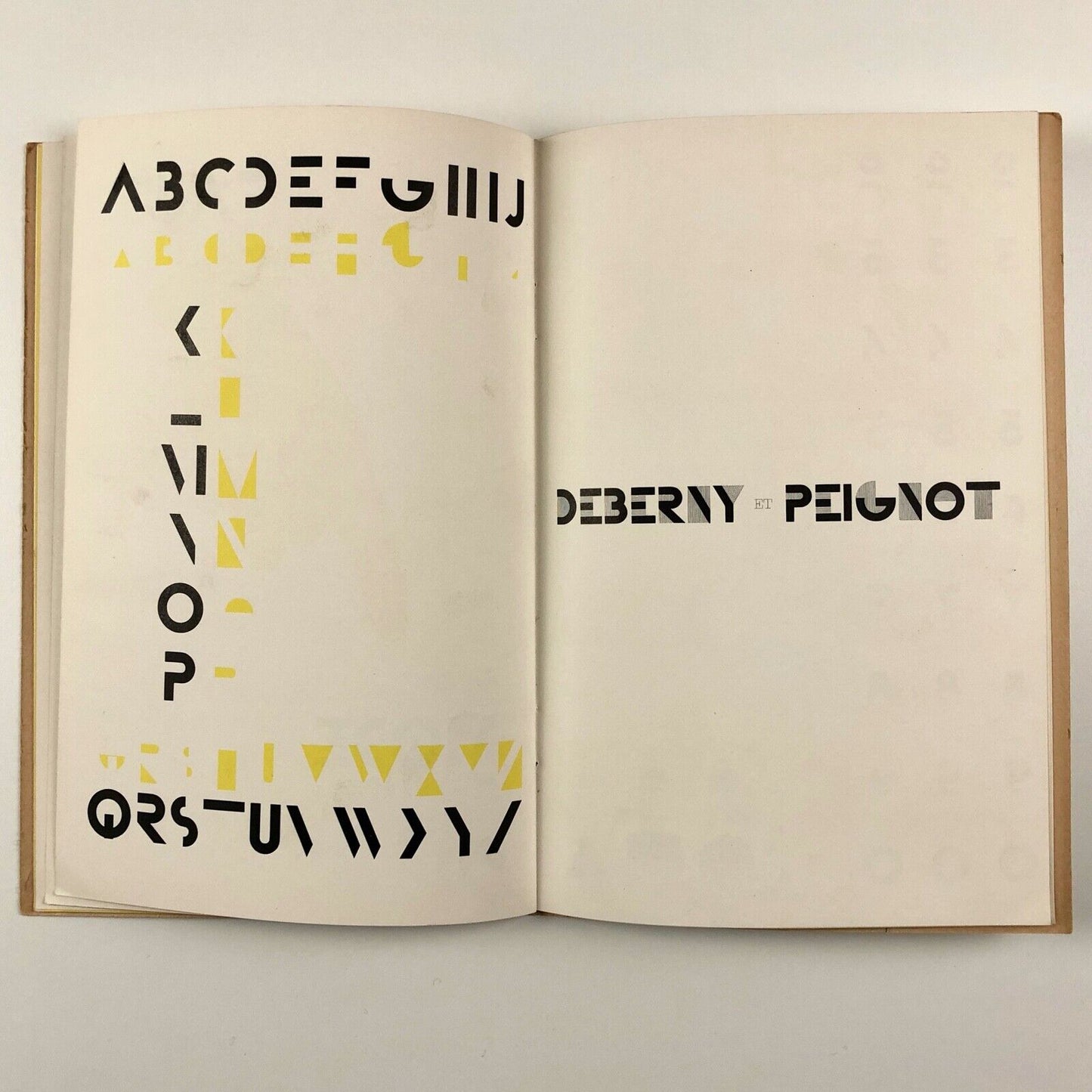 Bifur font – type specimen brochure | Fonderies Deberny Peignot, 1929 Cassandre