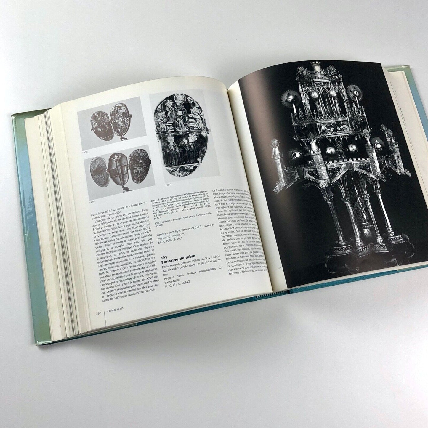 Les fastes du Gothique – Le siècle de Charles V | Hardback edition, 1981