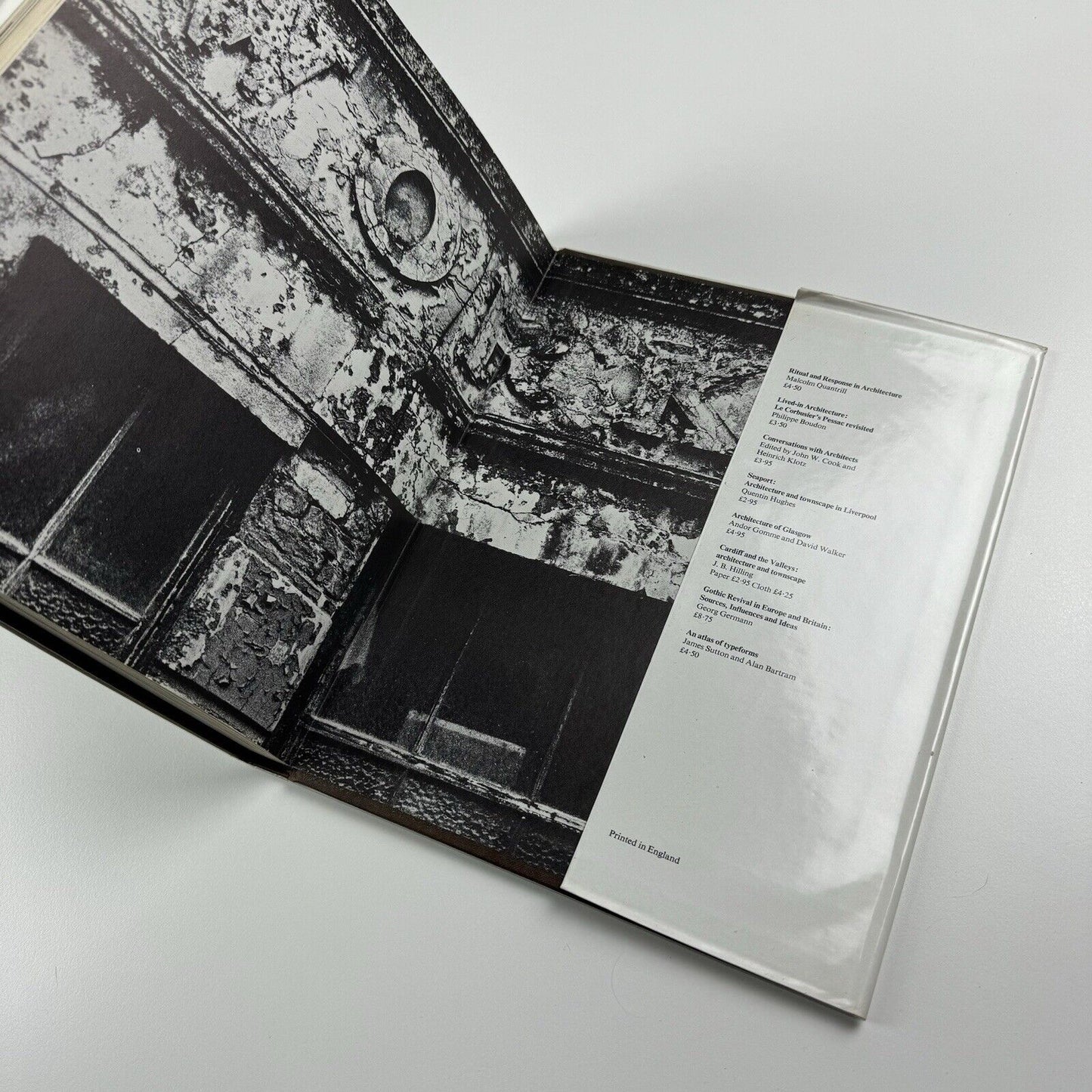 Lettering in Architecture by Alan Bartram | Lund Humphries, 1975