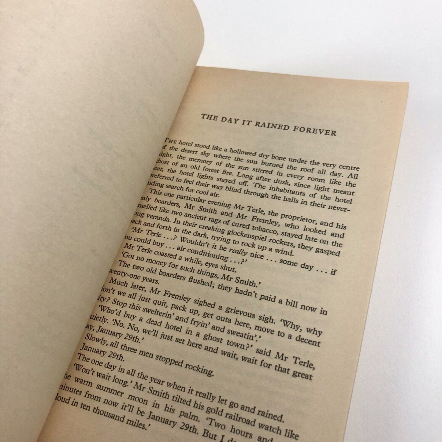 The Day it Rained Forever by Ray Bradbury | Penguin Science Fiction, 1984