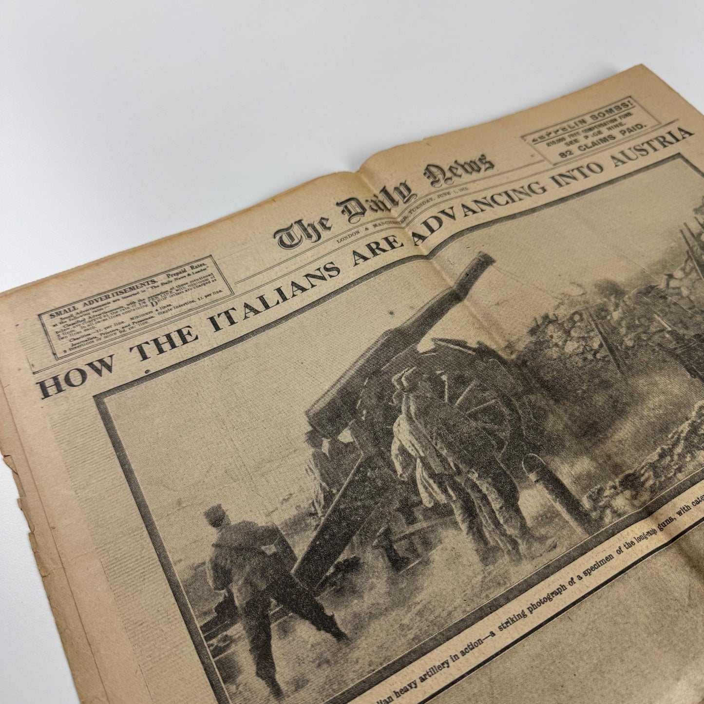 The Daily News newspaper ‘Zeppelin raid over outer London’ No 21599 1 June 1915. Final War Edition