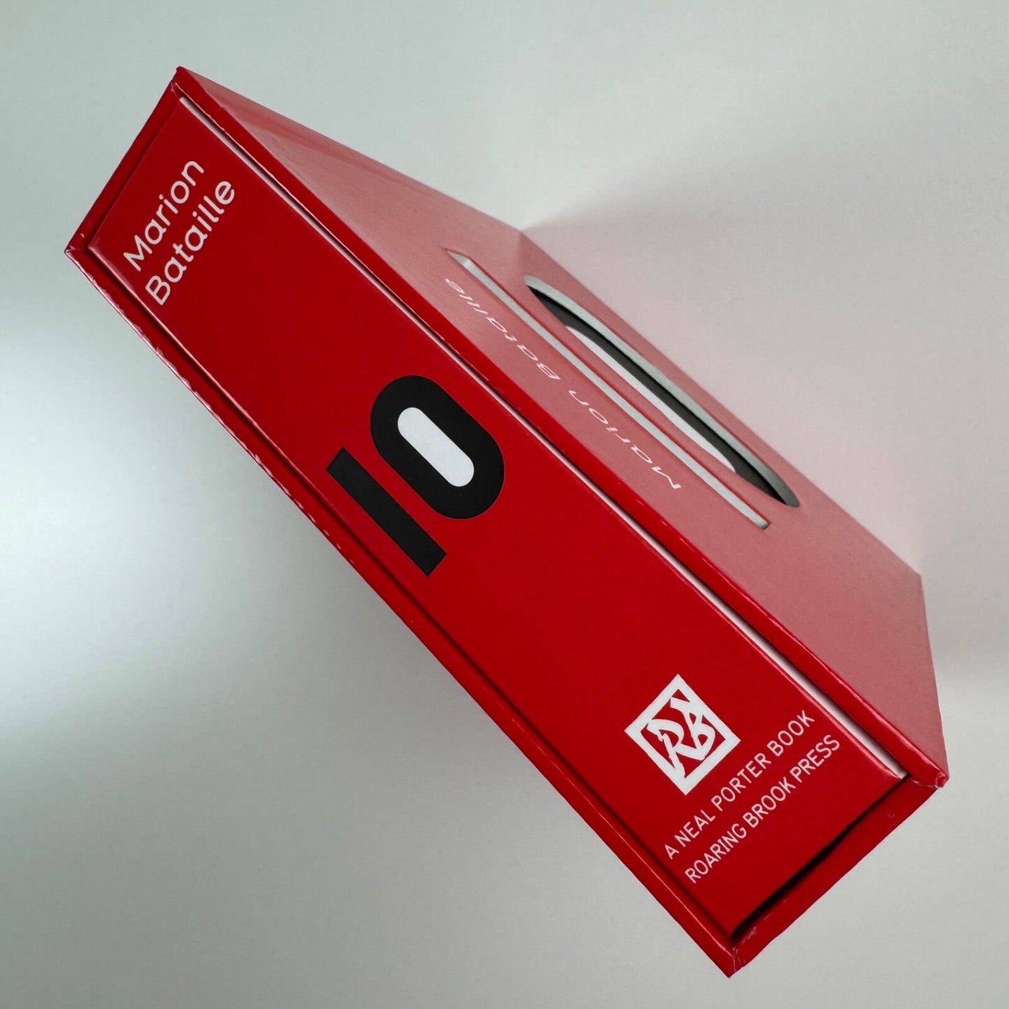 10 Pop-Up by Marion Bataille. 3D pop up book. First American edition in slipcase | Roaring Book Press, 2011