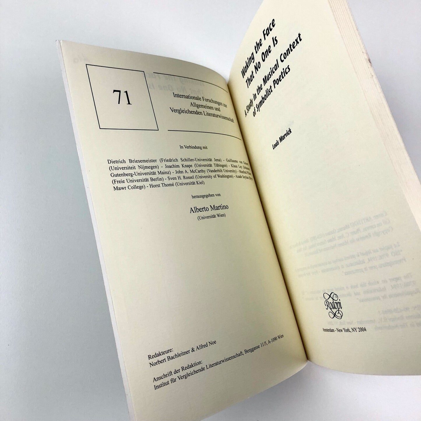 Walking The Face That No One Is by Louis Marvick | Editions Rodopi, 2004