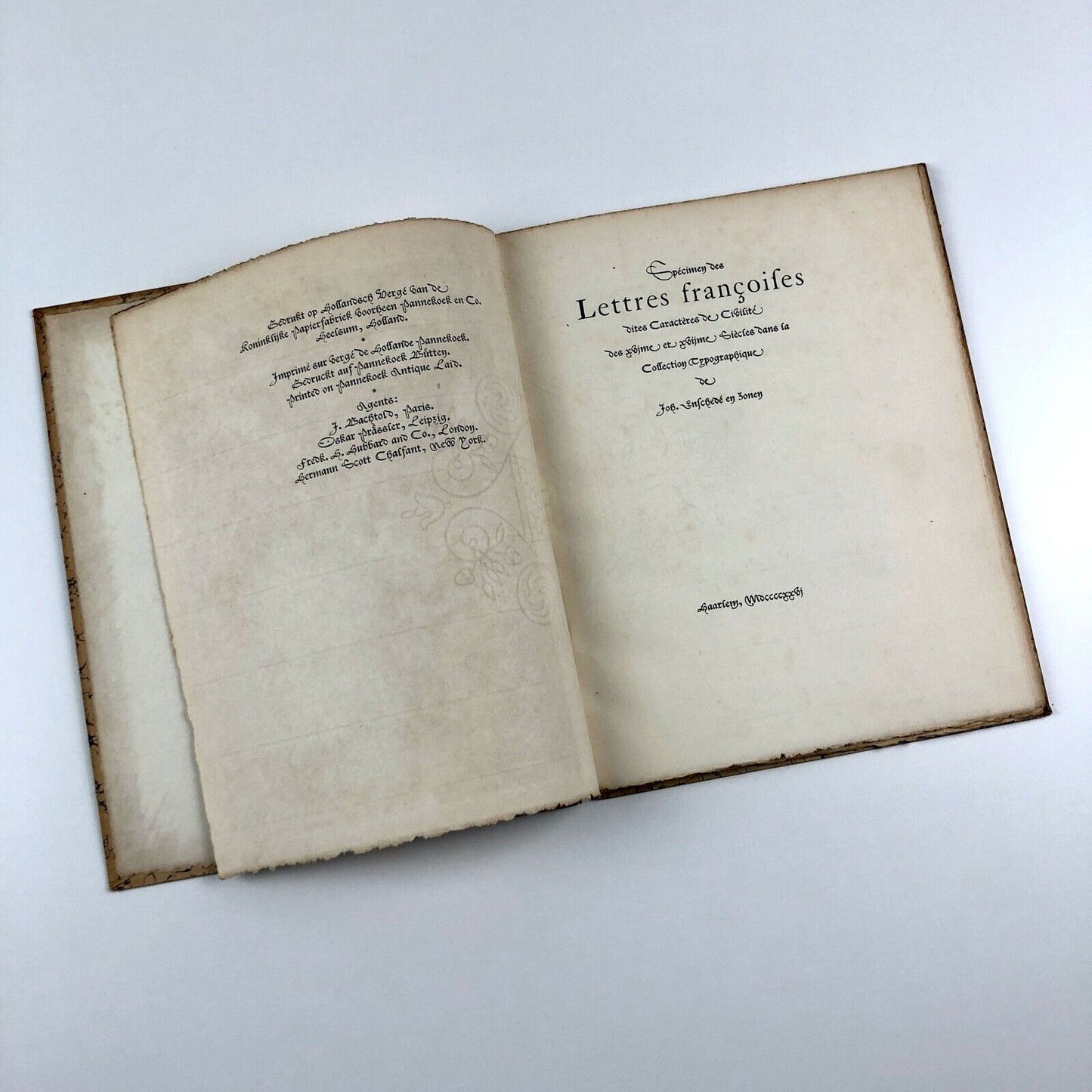 Les Caractères de Civilité Spécimens des Lettres Françoises | Published by Johannes Enschedé en Zonen, Haarlem, 1926