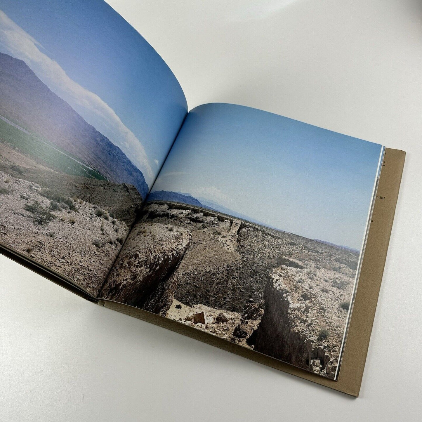 Michael Heizer: Double Negative. Sculpture in the Land | Los Angeles, 1992