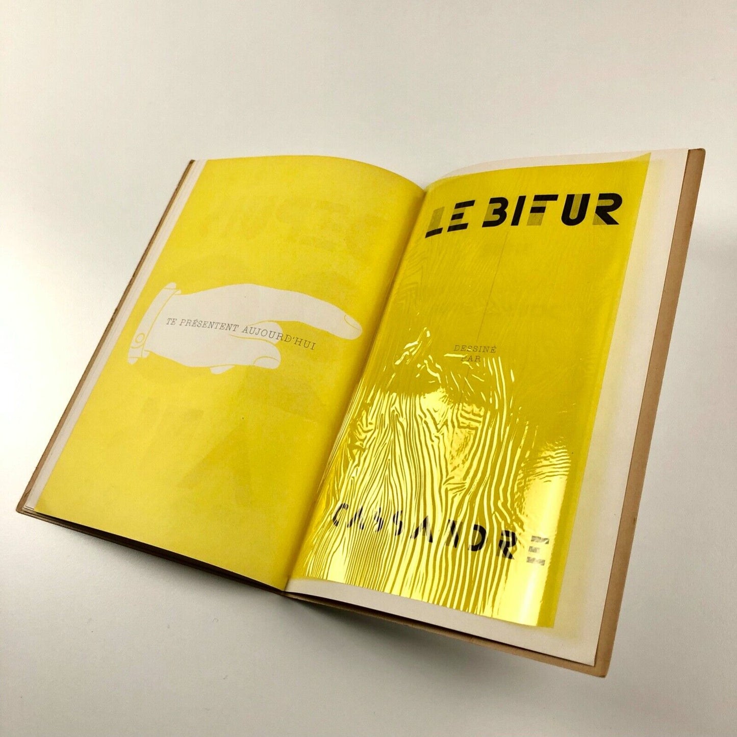 Bifur font – type specimen brochure | Fonderies Deberny Peignot, 1929 Cassandre