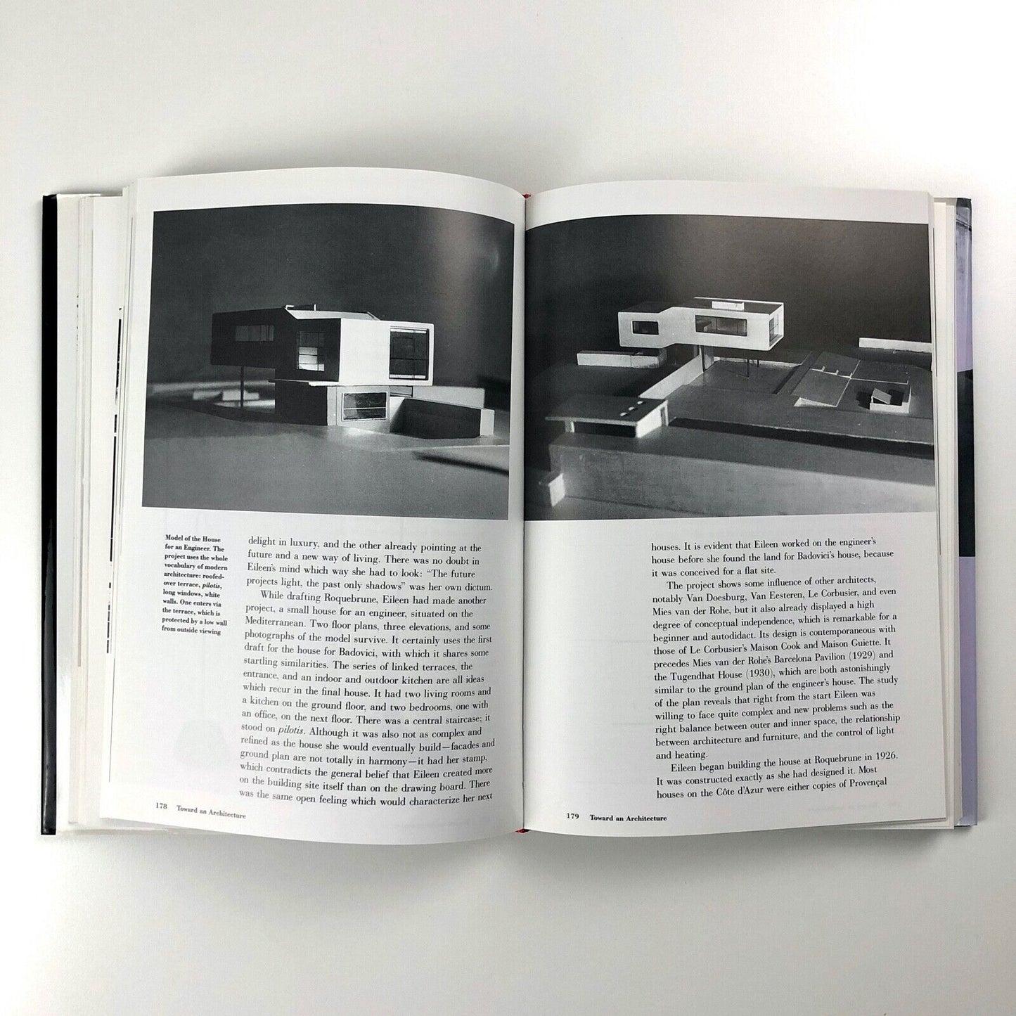 Eileen Gray: Architect/Designer by Peter Adam | Harry N. Abrams | Hardback, 2000
