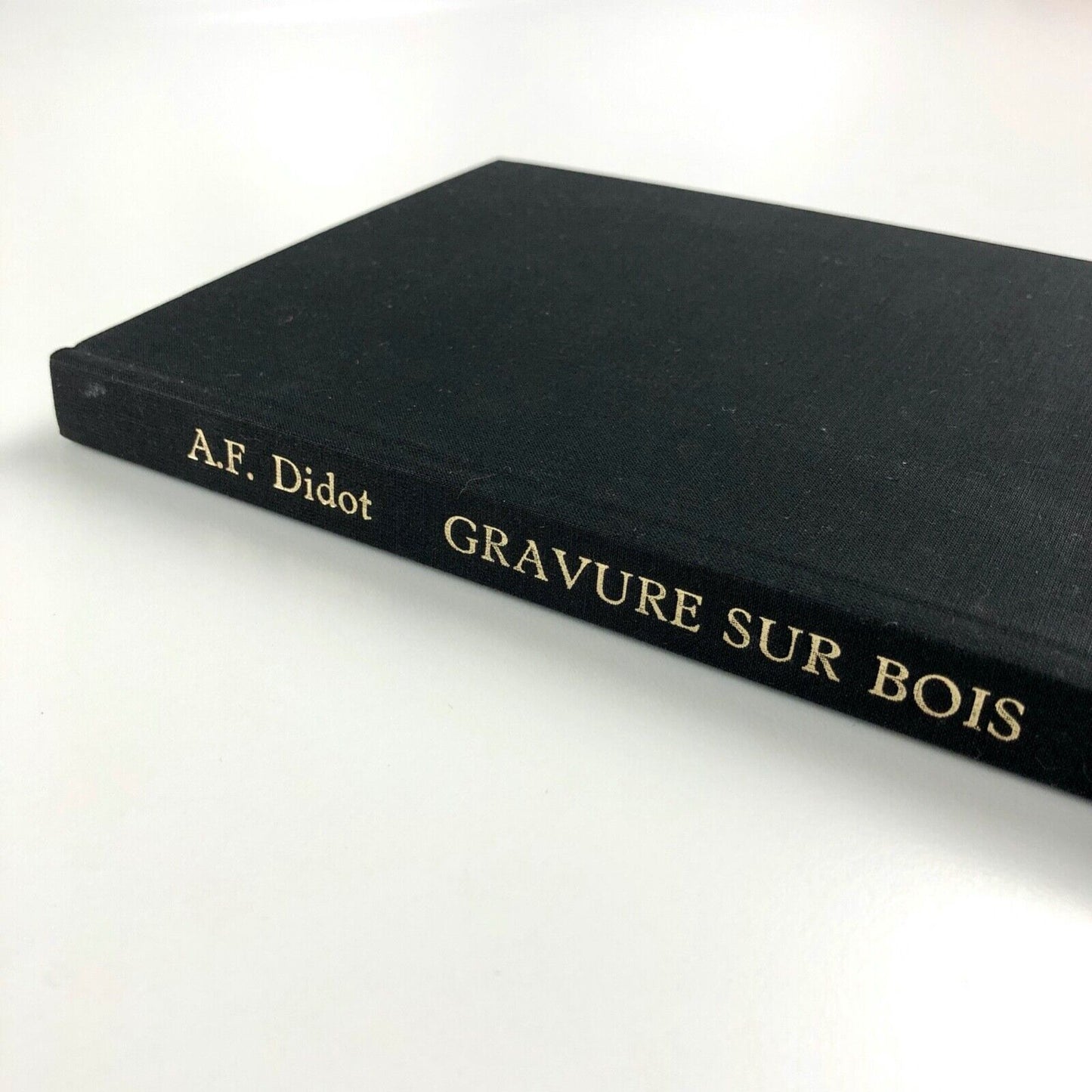 Essai typographique et bibliographique de l'histoire de la gravure sur bois. Pour faire suite aux costumes anciens et modernes de César Vécellio by A.F. Didot | César Vécellio, 1863