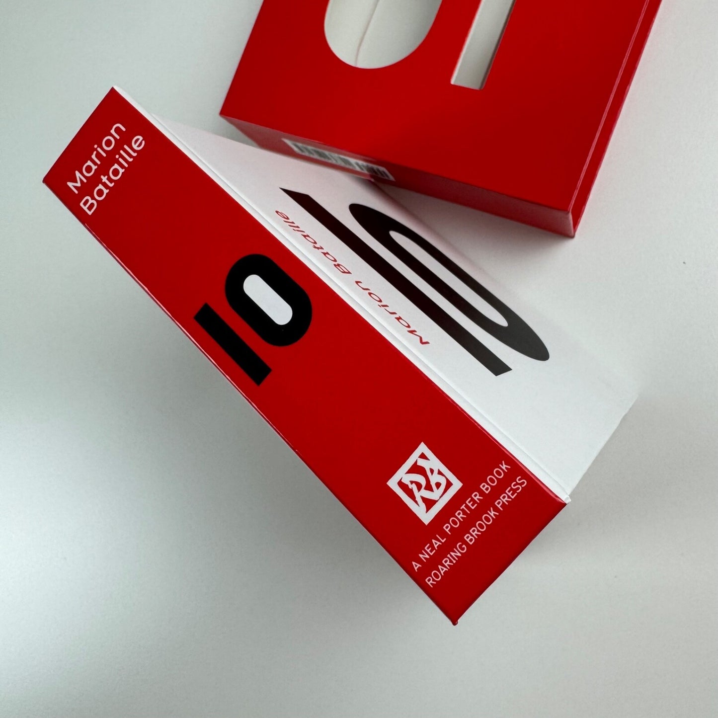 10 Pop-Up by Marion Bataille. 3D pop up book. First American edition in slipcase | Roaring Book Press, 2011