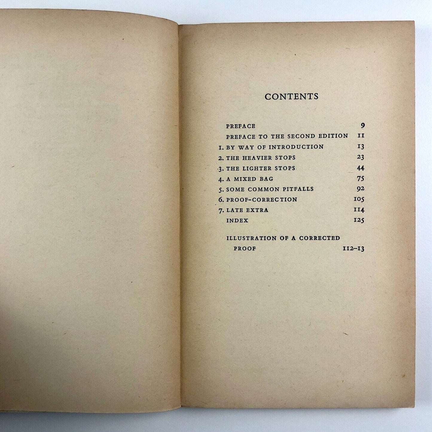 Mind the Stop. A brief guide to punctuation by G.V Carey | Pelican Books, 1971