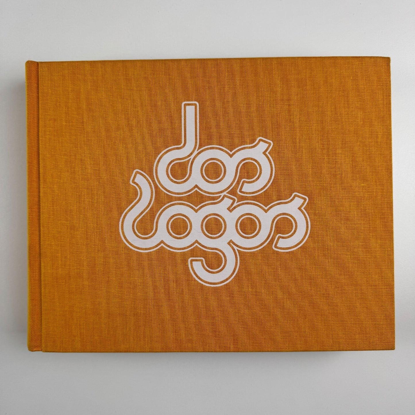 Dos logos. A Selected Logo Collection | Die Gestülten Verlag, Berlin, 2004. 3rd edition