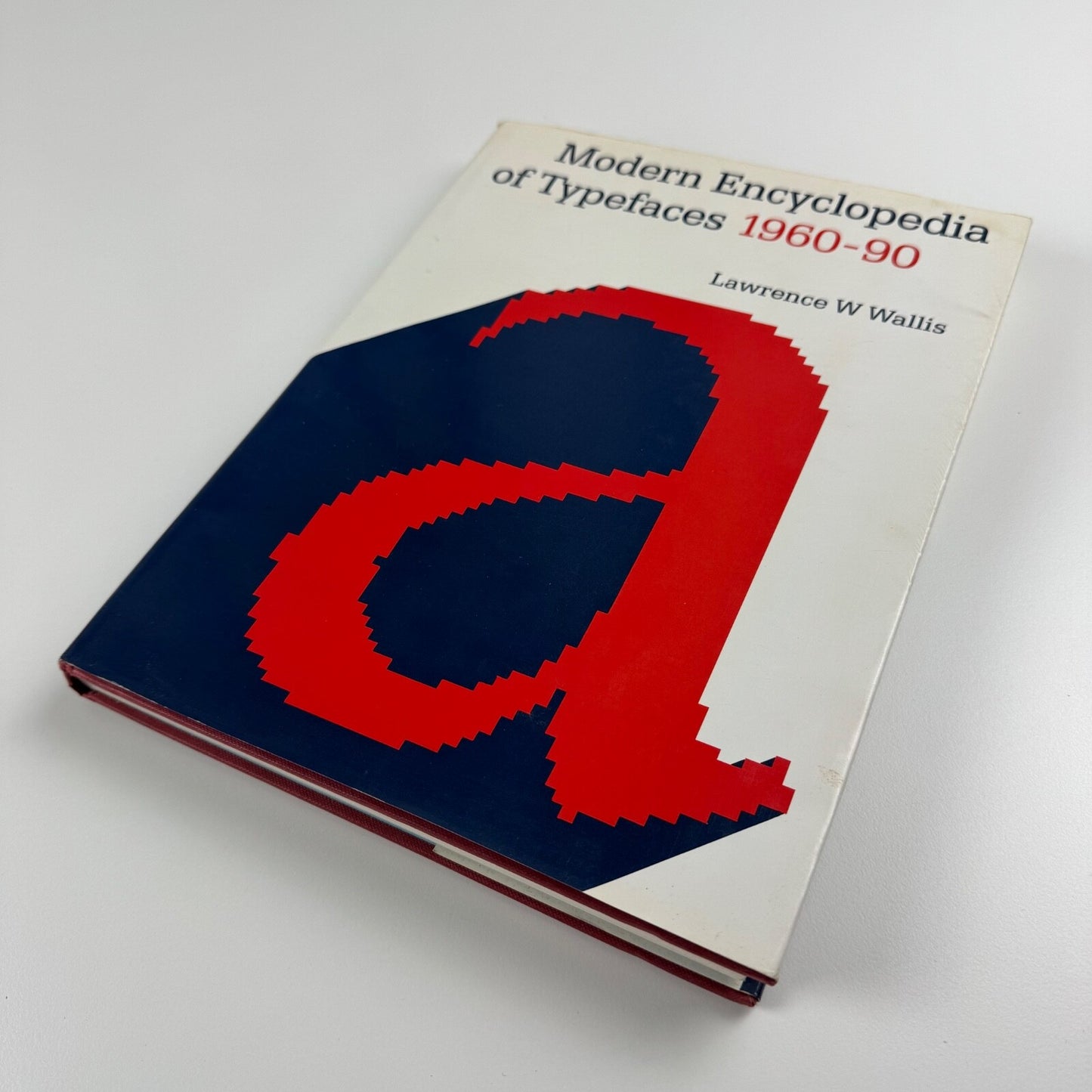 Modern Encyclopedia of Typefaces 1960–90 by Lawrence W. Wallis | Lund Humphries, 1990