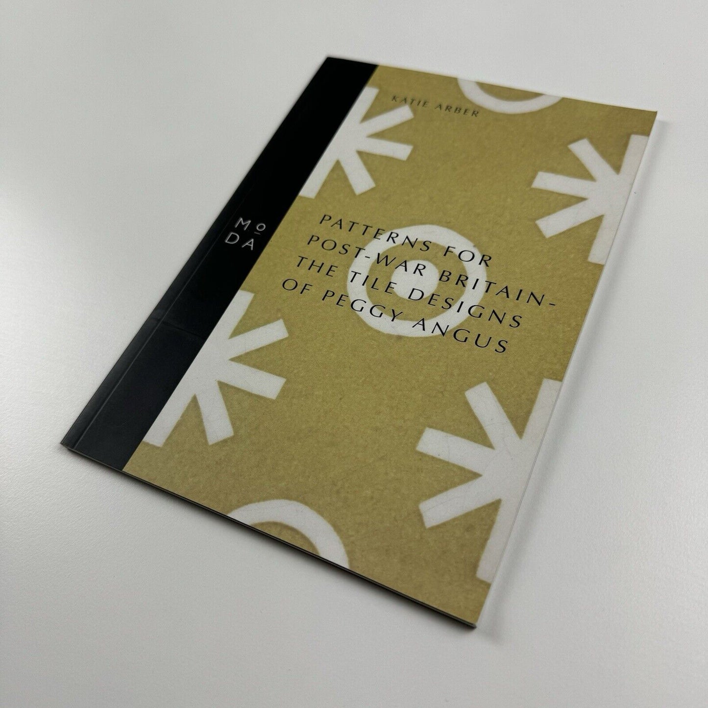 Patterns for post-war Britain. The tile designs of Peggy Angus by Katie Arber | MODA, Middlesex University Press, 2002