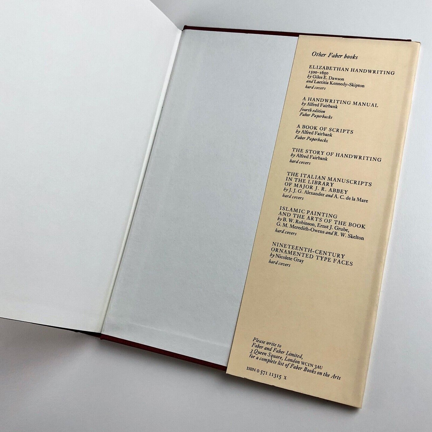 Scribes and Sources. Handbook of the Chancery Hand in the Sixteenth Century. Texts from the Writing-Masters selected, introduced and translated by A.S. Osley with an account of John de Beauchesne by Berthold Wolpe | Faber & Faber, 1980