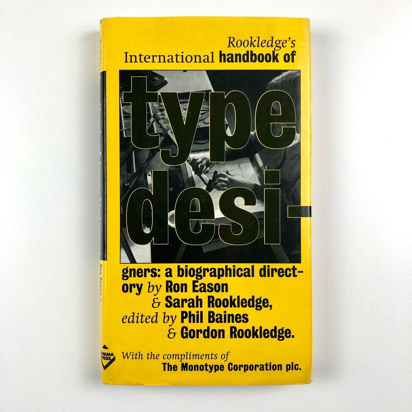Rookledge’s International handbook of designers Ron Eason, Sarah Rookledge | Sarema Press, 1991 | First edition