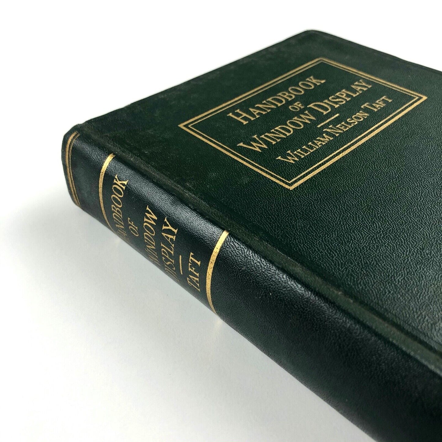 Handbook of Window Display, William Nelson Taft | 1st Edition 2nd Impression, McGraw-Hill Book Company, New York, 1926