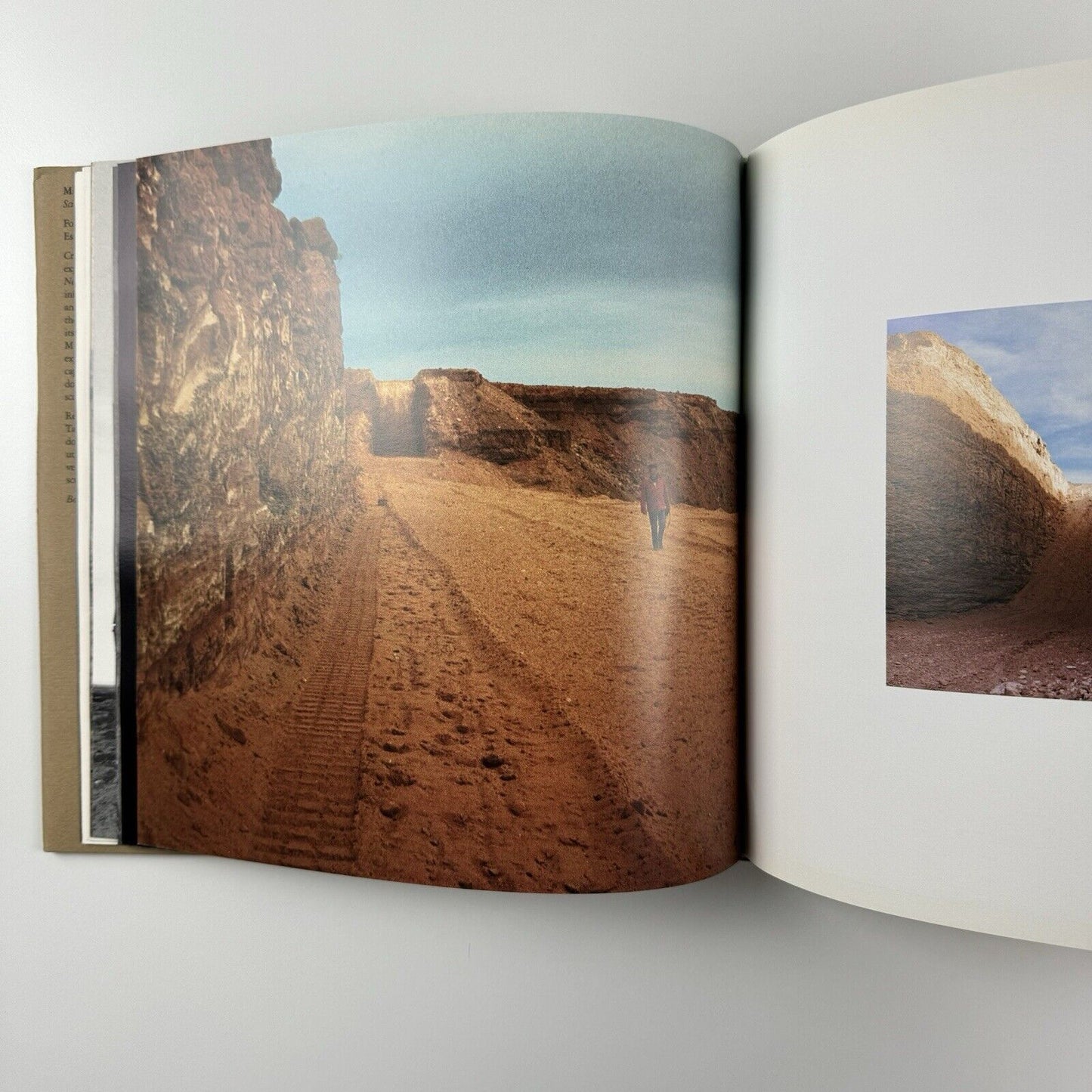Michael Heizer: Double Negative. Sculpture in the Land | Los Angeles, 1992