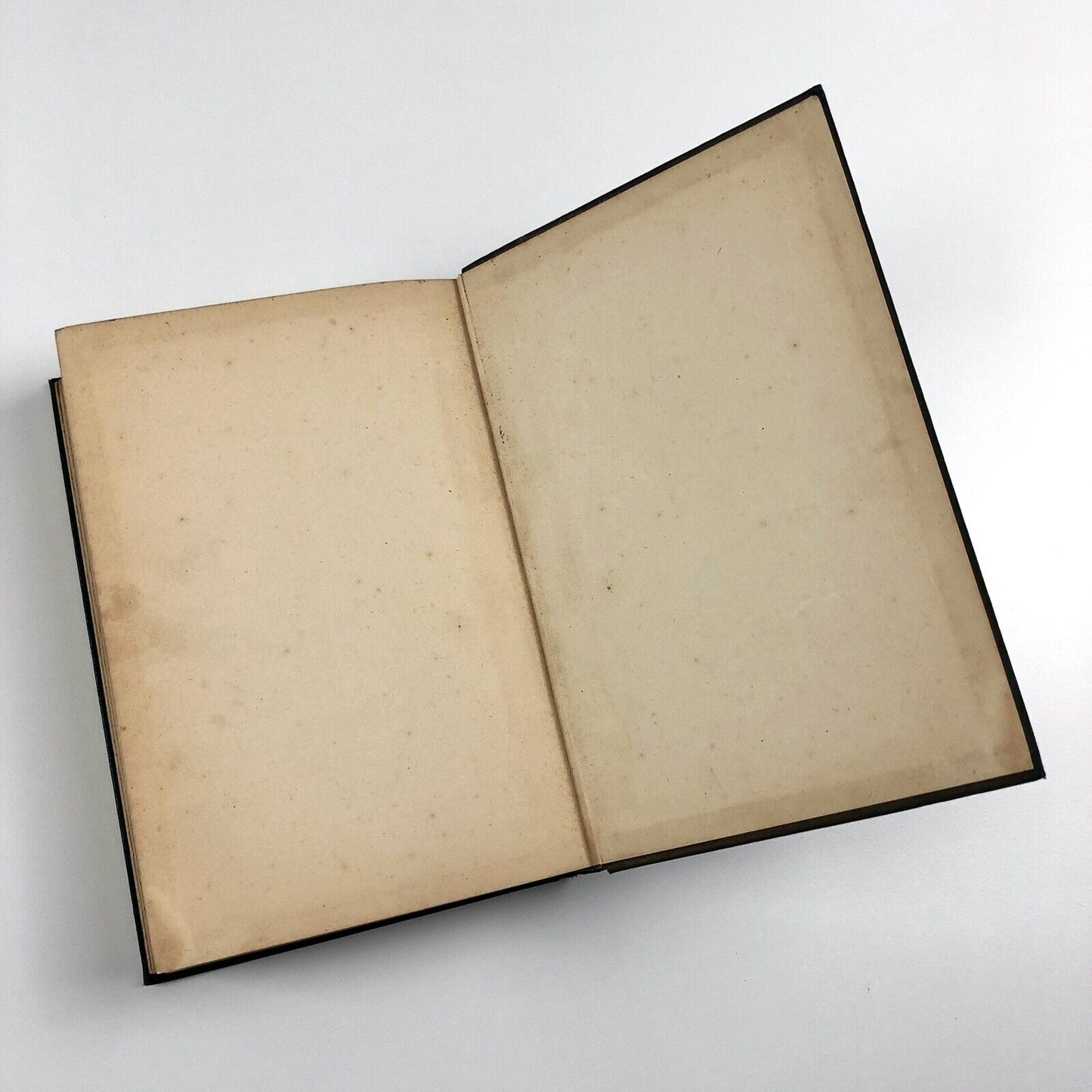 Handbook of Window Display, William Nelson Taft | 1st Edition 2nd Impression, McGraw-Hill Book Company, New York, 1926