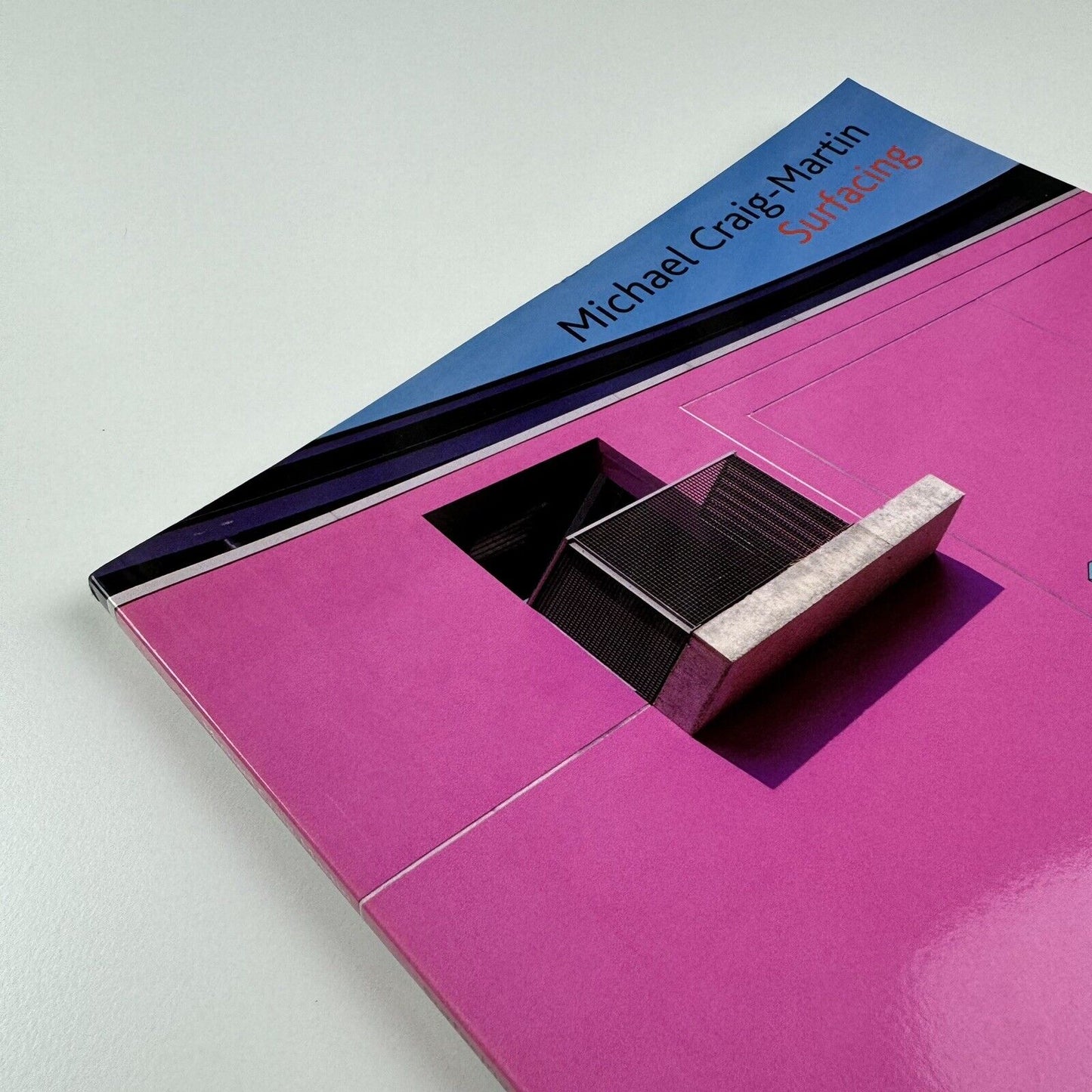 Michael Craig-Martin. Surfacing | Milton Keynes Gallery, 2004