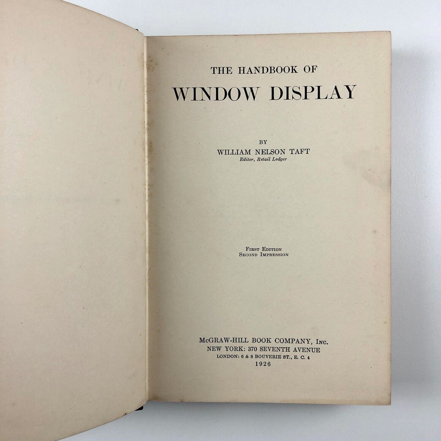 Handbook of Window Display, William Nelson Taft | 1st Edition 2nd Impression, McGraw-Hill Book Company, New York, 1926