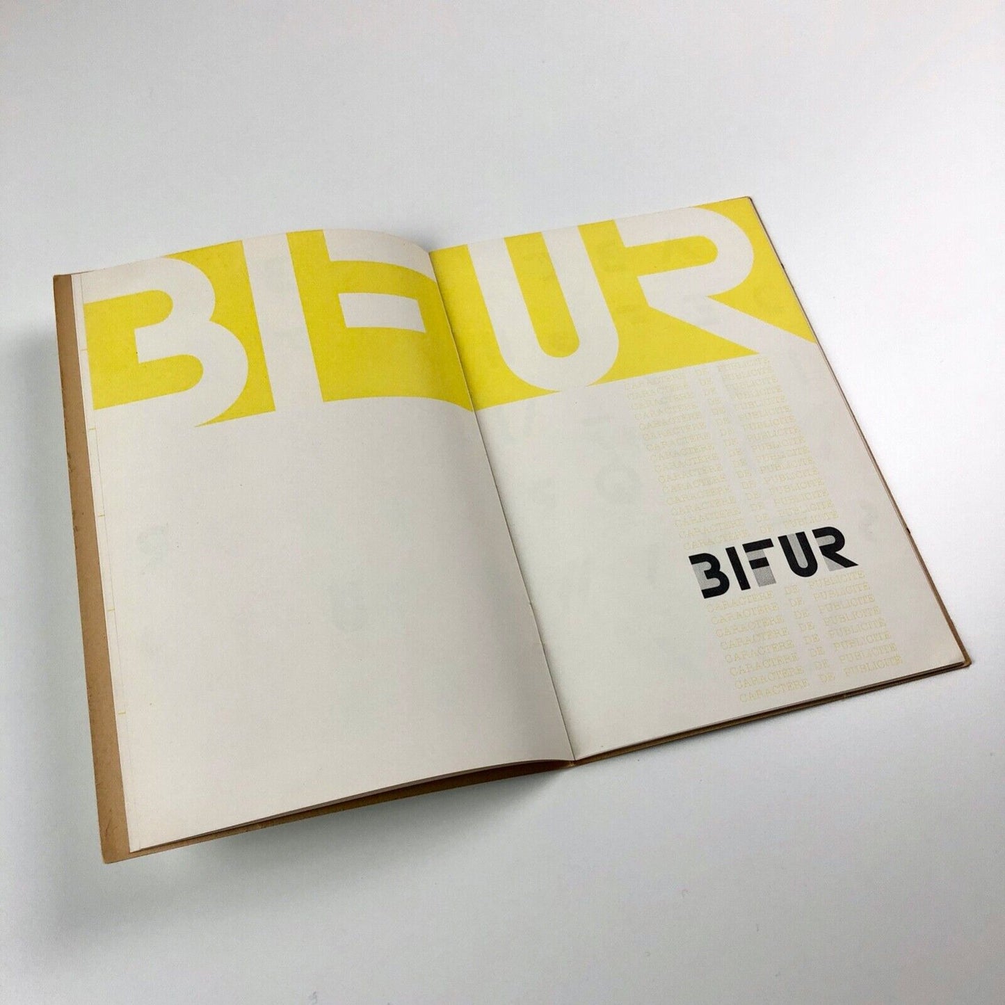Bifur font – type specimen brochure | Fonderies Deberny Peignot, 1929 Cassandre