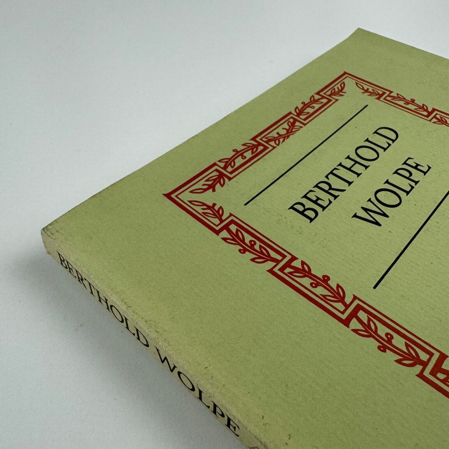 Berthold Wolpe. A retrospective survey | Victoria & Albert Museum and Faber & Faber, 1980