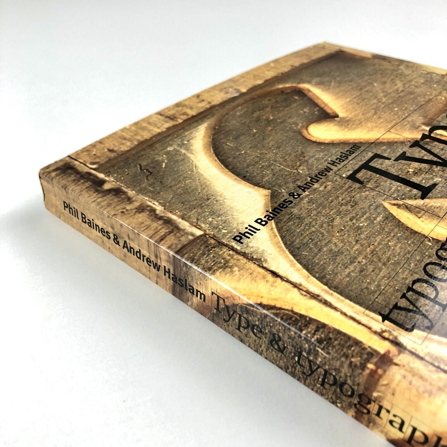 Types & Typography | Phil Baines & Andrew Haslam | Lawrence King, 2002