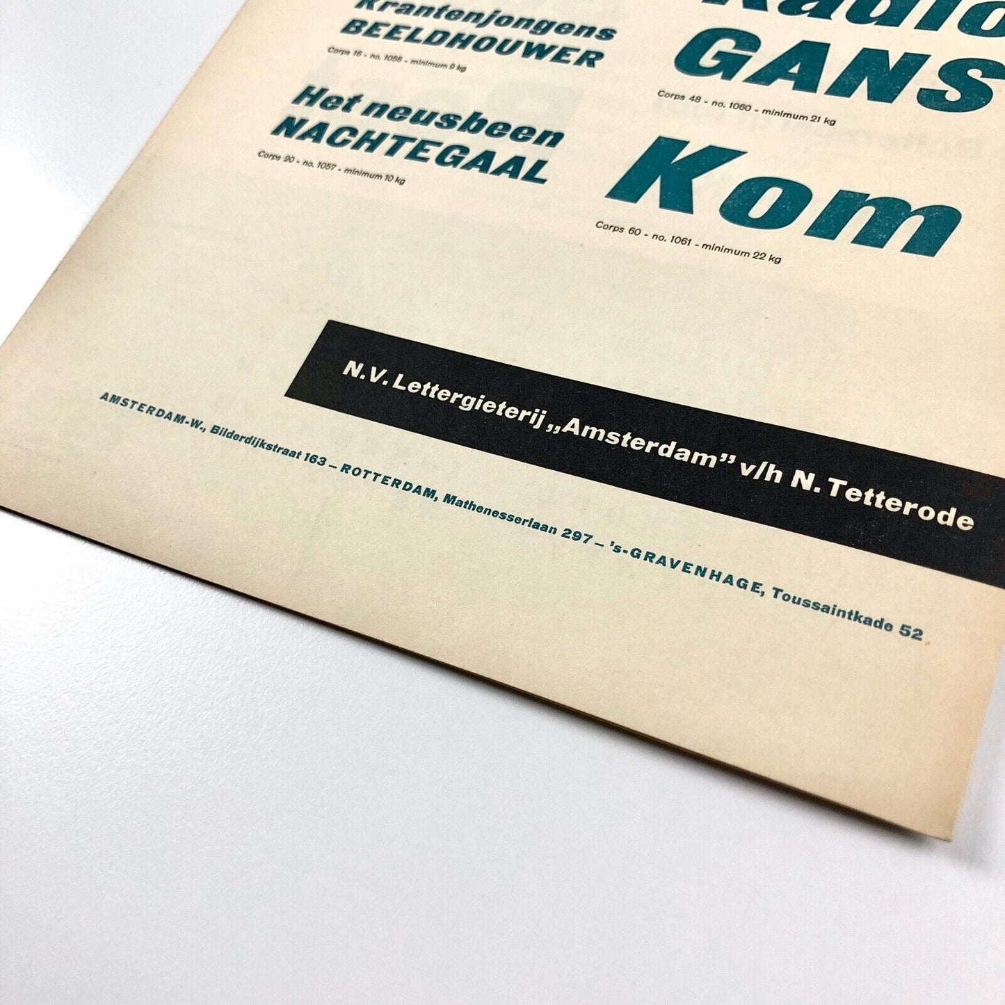 Ontwerpers en Zetters – Brede Vette Antieke | Type specimen leaflet | Cursief N.V. Lettergieterij | Undated, 1950s?