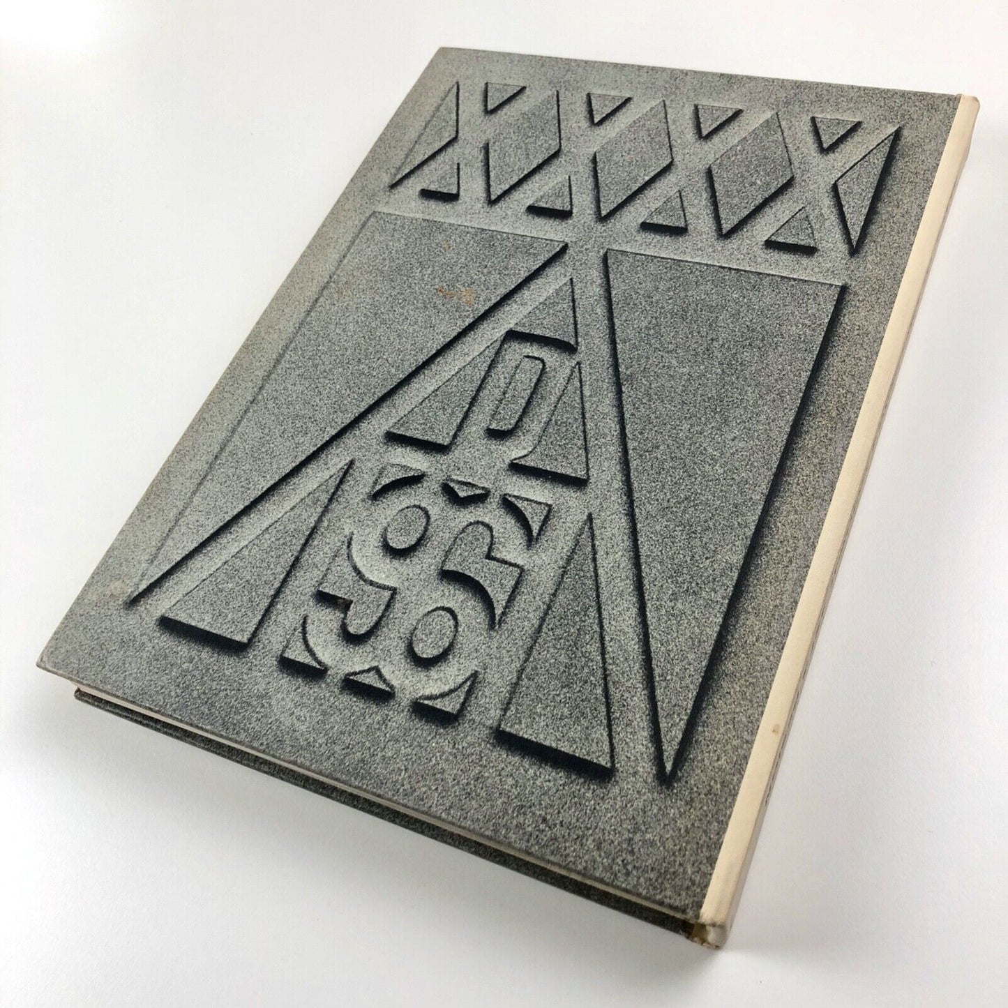 40th Annual of Advertising and Editorial Art of the Art Directors Club of New York | Edited by Robert M. Smith. Farrar, Strauss & Cudahy, New York, 1961