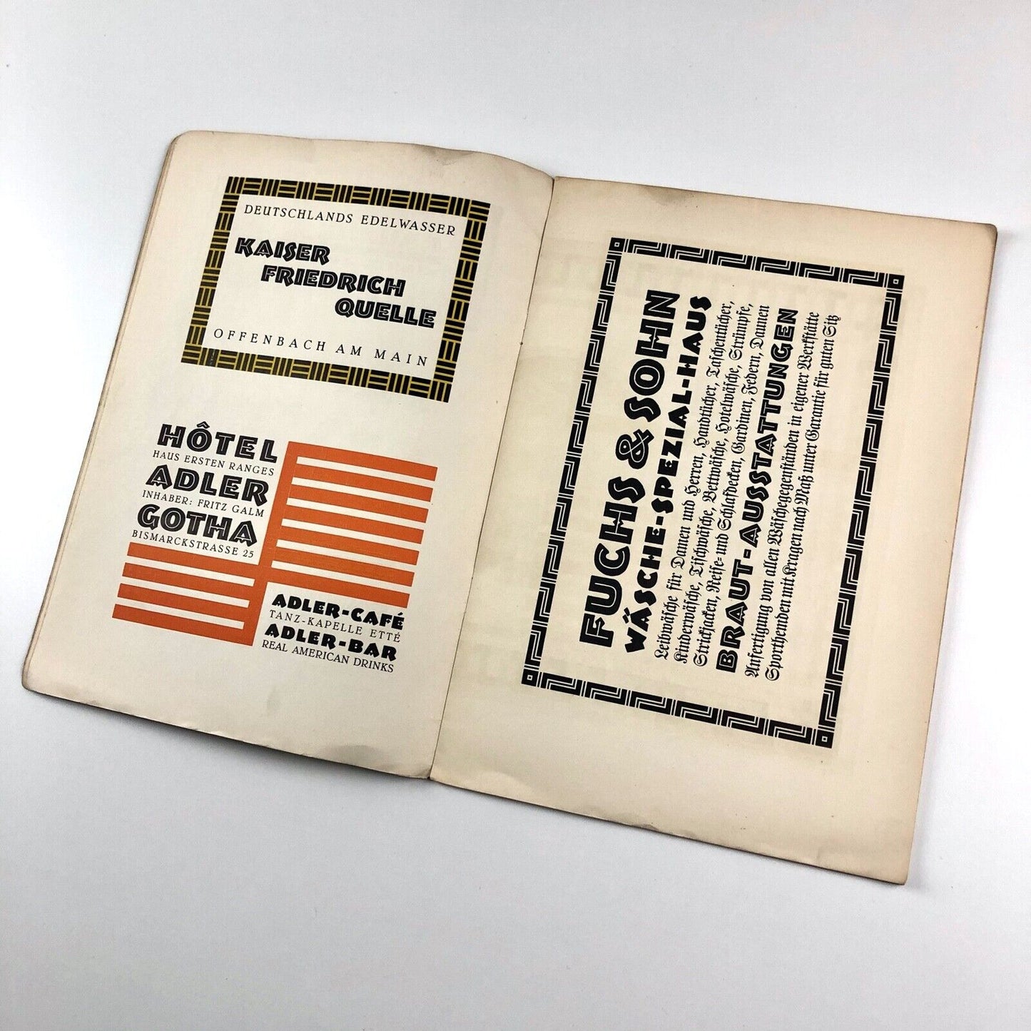Messe Grotesk Lichter Schnitt. Actiongesellschaft für Schriftgiesserei und Maschinenbau Offenbach Am Main type specimen booklet | design by Albert Auspurg c.1927