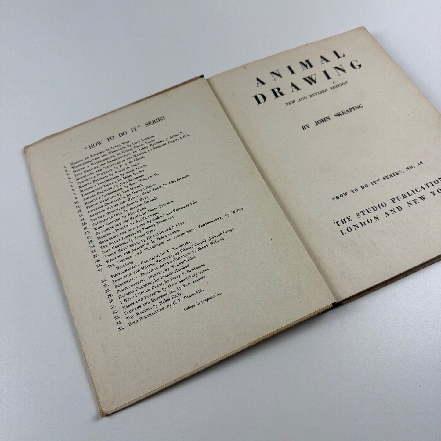Animal Drawing by John Skeaping. No. 10 The Studio How to do it series 1944 reprinted edition