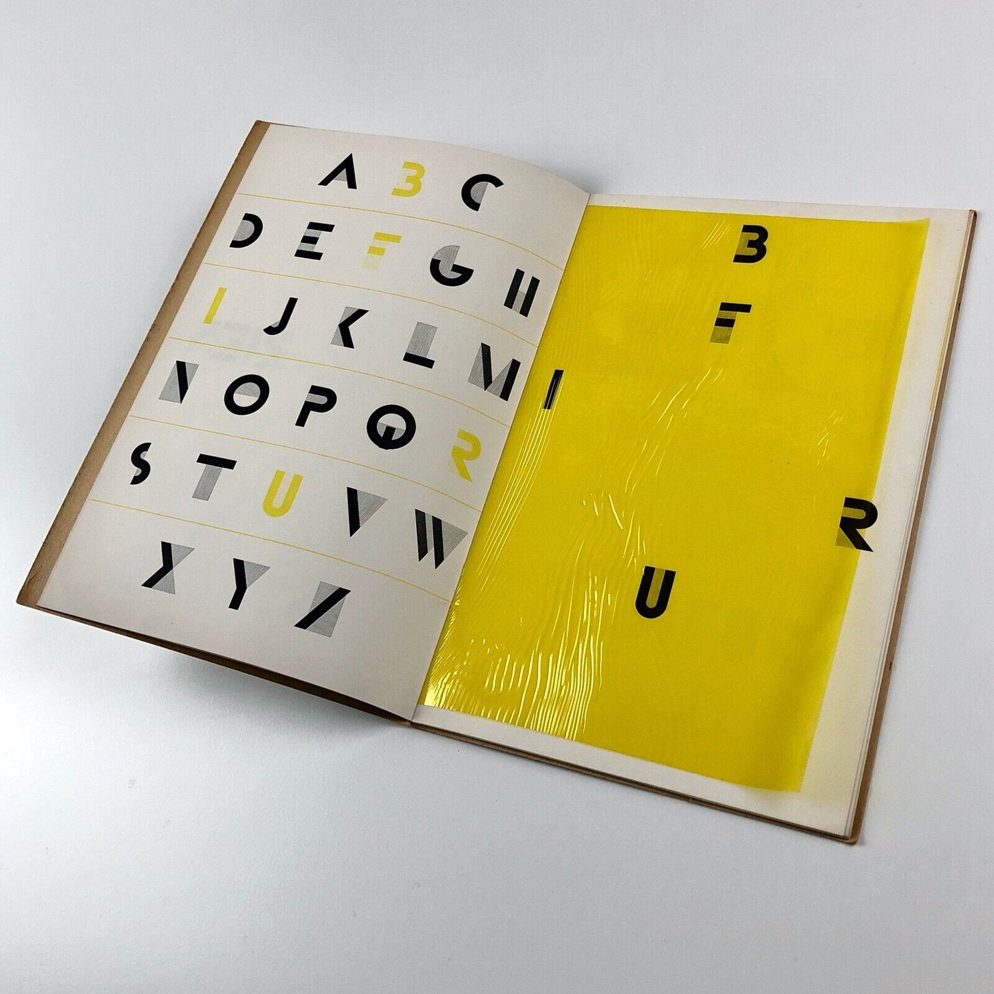 Bifur font – type specimen brochure | Fonderies Deberny Peignot, 1929 Cassandre