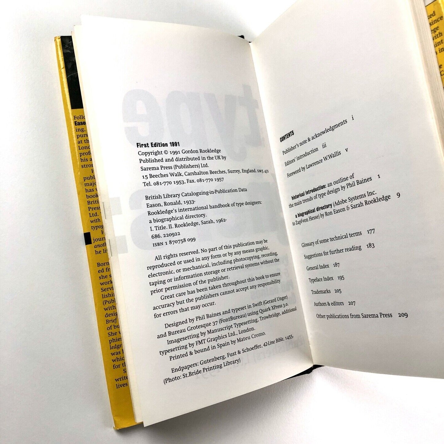 Rookledge’s International handbook of designers Ron Eason, Sarah Rookledge | Sarema Press, 1991 | First edition