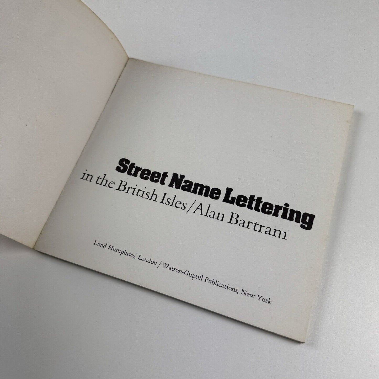 Street name lettering in the British Isles by Alan Bartram | Lund Humphries, 1978